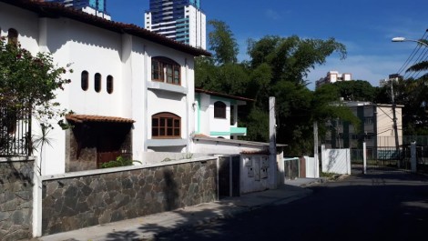 Vila Laura – Apartamento de 3/4 c/Suíte, 170m² + Dependência + Varandão, 2 Vagas